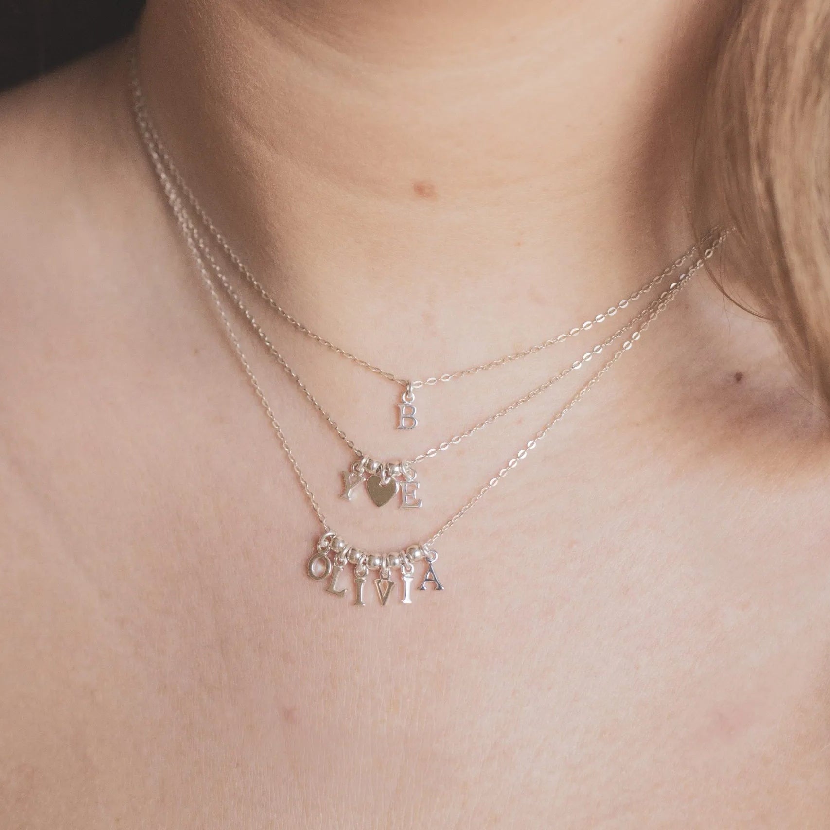 Collar con la palabra Minnie