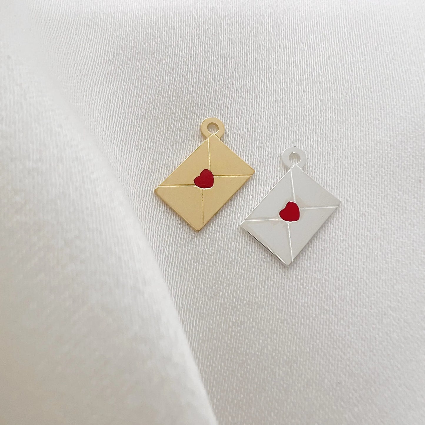Les charms : L’enveloppe