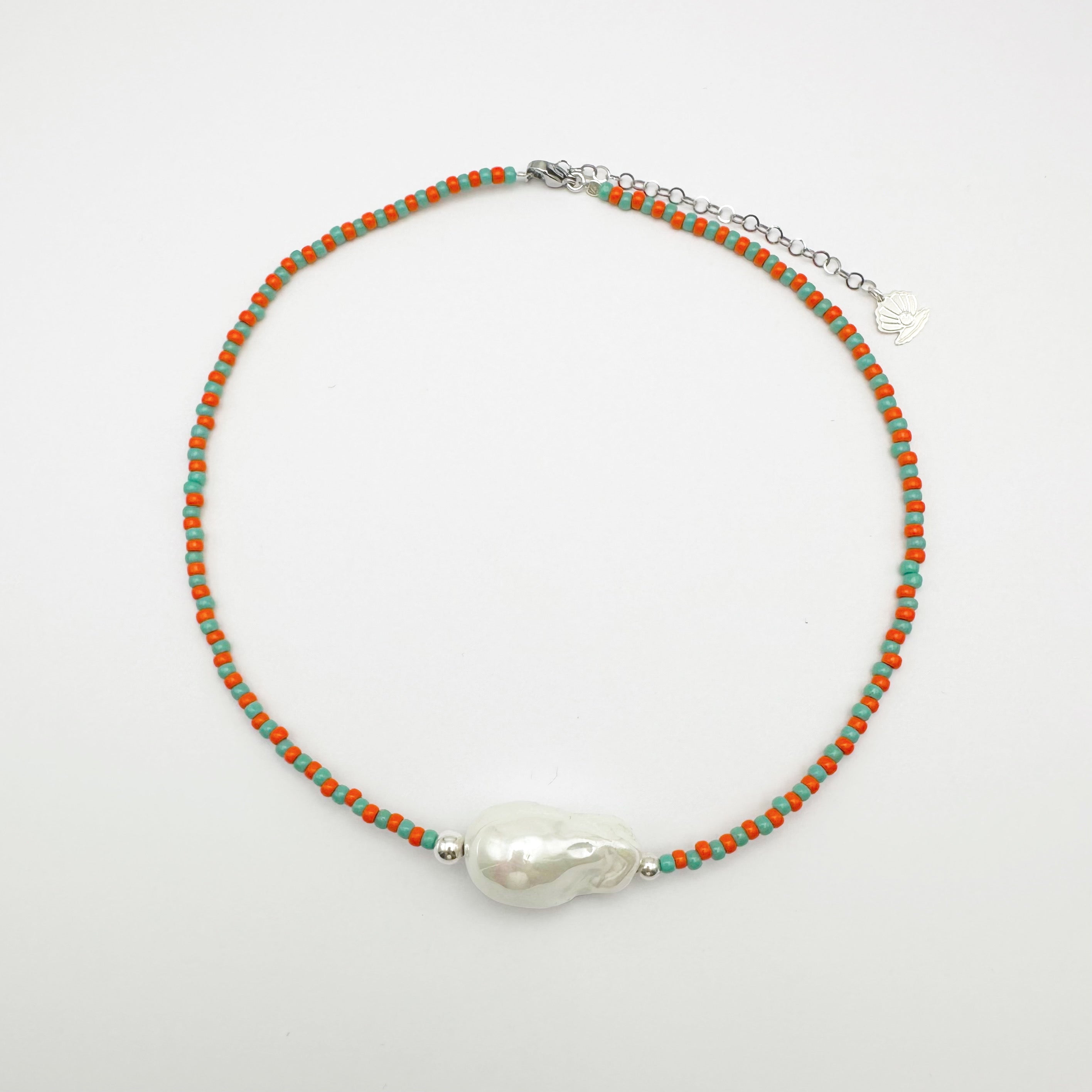 Collar grande de granita